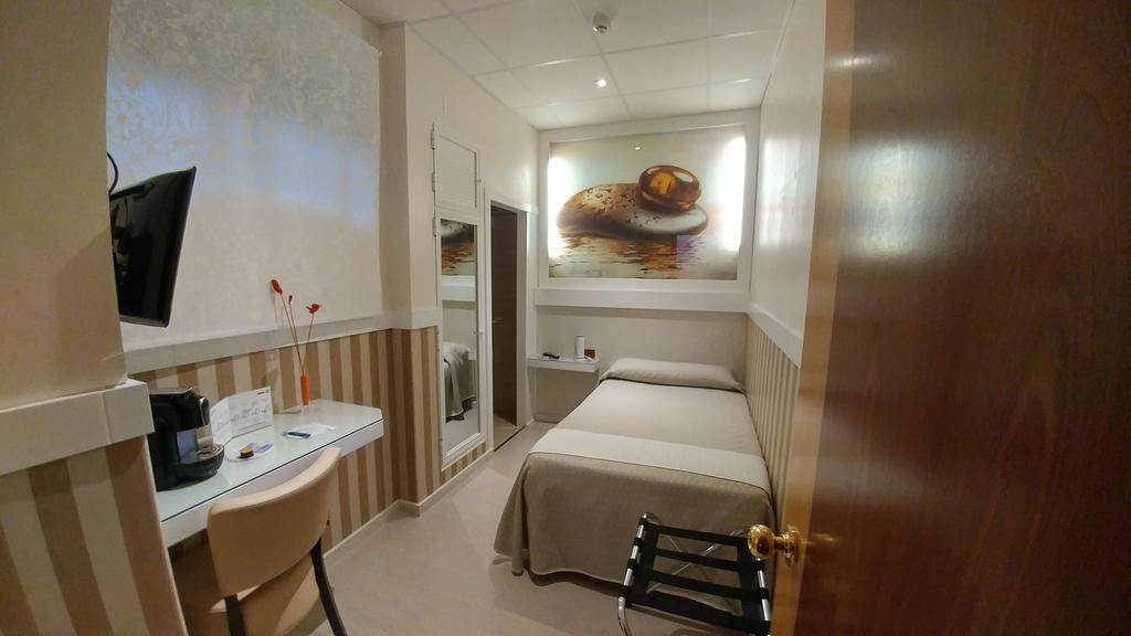 Hostal Paris San Fernando Exteriér fotografie