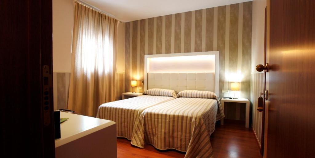 Hostal Paris San Fernando Pokoj fotografie